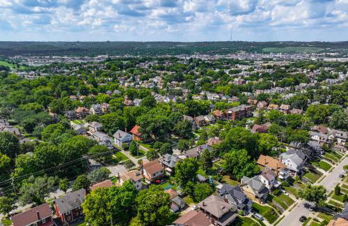 Modern Group Getaway with Private Yard in Cincinnati - Foto 36