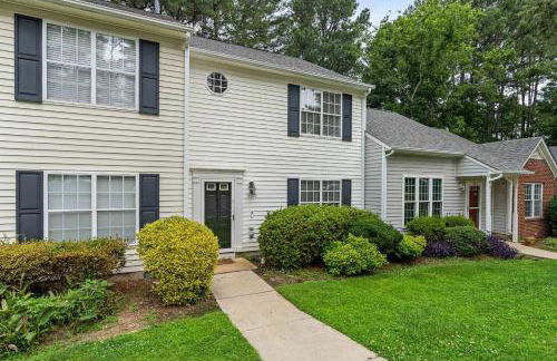 Spacious 3BR Retreat Perfect for Groups Near Downtown - Foto 20