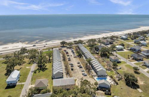 Steps from the Sand and Town Green - 2BR Coastal Retreat - Foto 24