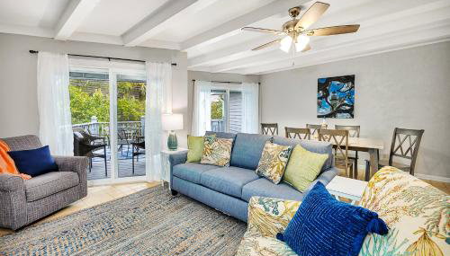 Steps to East Beach & Pet Friendly w/ 2 King Beds - Foto 1