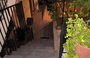 HoneyHouse - Photo 11