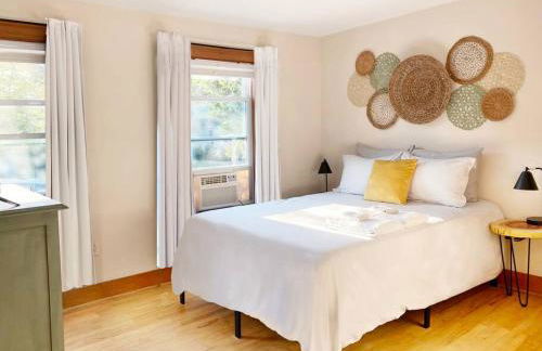 Cozy 3 Bedroom Getaway with Hot Tub - Foto 2