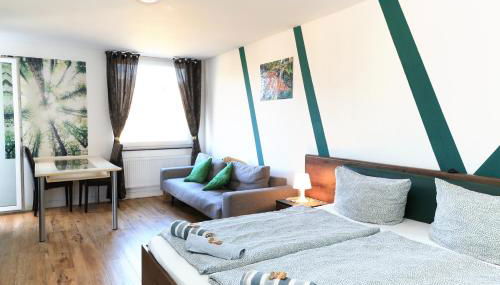 - Forest Retreat Deluxe - 2 Bedroom Apartment - 75 qm - Fully Renovated 2025 with TV & Netflix - King Size Beds - Full Kitchen - Free Parking - Close to Airport & Train - - Foto 2, towels