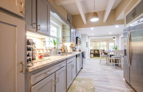 Adorable Beach Cottage with Hot Tub and Tropical Bar! - Foto 11