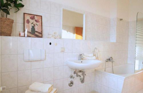 Ruhiges & modernes 5-Personen Apartment mit Boxspringbetten, Smart-TV, Wlan und Balkon - Foto 12