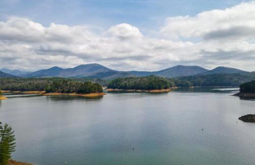 Game Room and 3-Story Deck at Lake Hiwassee Hideaway - Foto 32