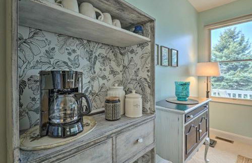 Bright Manistee Condo with Beach and Pool Access! - Foto 9