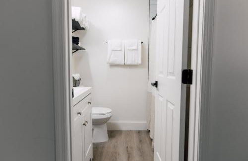 The Little Blue House - 1 King & 3 Queen beds - Foto 17