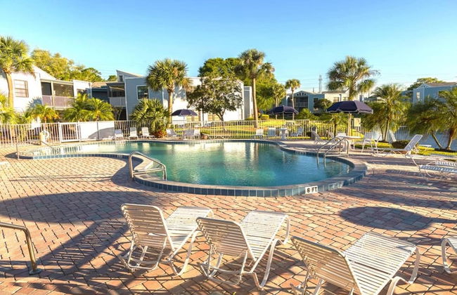 Modern Atrium Drive Condo - Photo 9