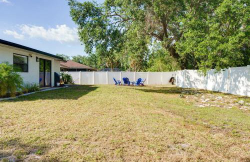 Lounge Area Office Fenced Yard Near It All - Photo 44
