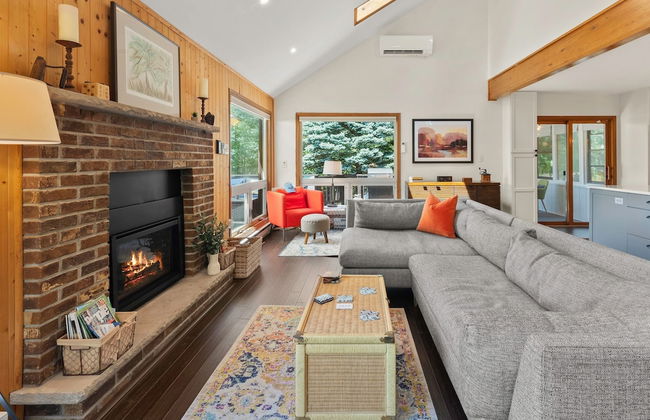 Waterside Haven by Avantstay Lakefront Hot Tub Game Room Fire Pit - Photo 10