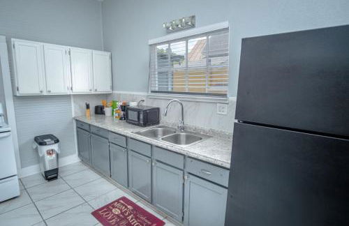 Stunning 2br/1ba Historic Pad Few Steps Downtown - Photo 38