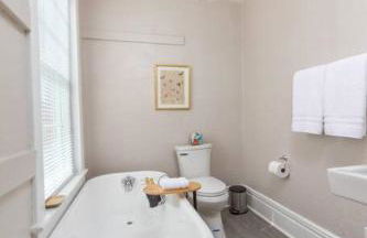 Renovated 2 bed 2 bath Near Arena and Downtown - Foto 12
