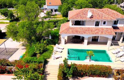 Villa Cecilia - 4 bedrooms, 4 bathrooms, heated inside pool, gym - Photo 1