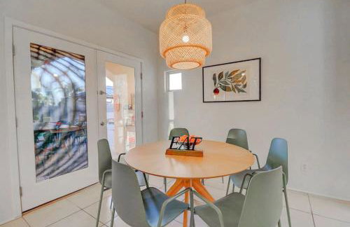 Epic 6BR with Pool, Spa and Fire Pit - Walk to Trails - Foto 19