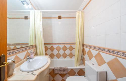 Apartment in Spain near Scenic Coastline - Foto 29