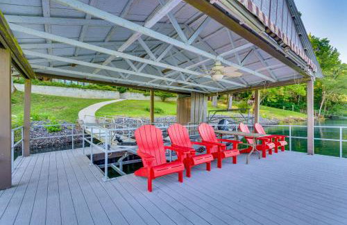 Family-Friendly Riverfront Manor on the Little Red - Foto 35