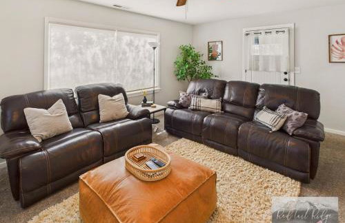 Main St New with AC Monthly stays Charming Cottage KING BED - Foto 6