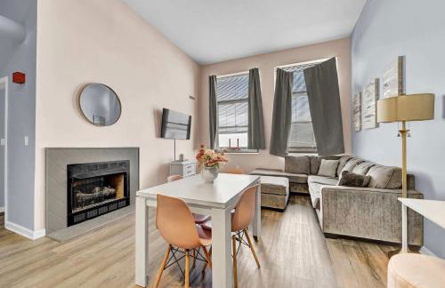 Pink playhouse sq near Progressive field & CSU - Photo 8