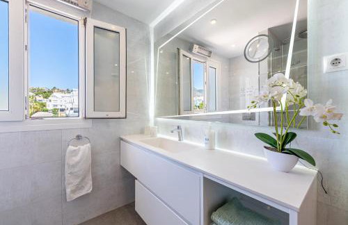 The Penthouse Panorama Exclusive Seafront Estate - Photo 17