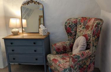 Period Thatched Cottage Towcester - Photo 12