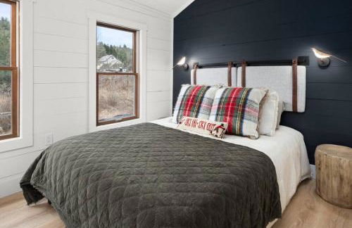 100% Renovated Stowe Village Farmhouse - Photo 18