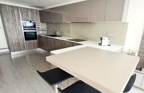 MAGNIFIQUE APPARTEMENT VUE MER - GRANDE TERRASSE ET PISCINE - Foto 12