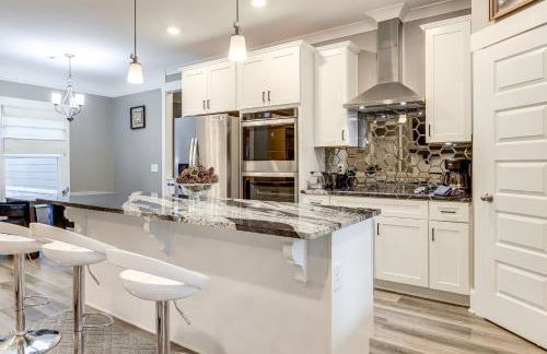 Gather, Play and Unwind! Modern Locust Grove Home - Foto 9