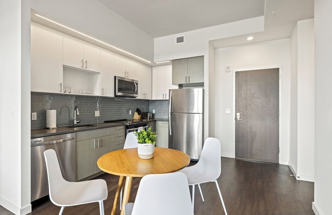 Placemakr Marymount Ballston - Photo 59