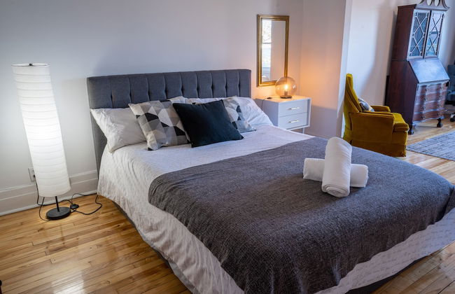 Stunning 2 Bedroom Apt! 3mins Walk From CDN Metro - Foto 11