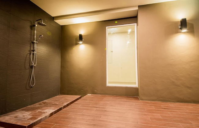 The Violin Sriracha - Photo 7