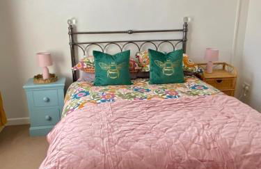 No 3, apartment in the heart of Bridport, Dorset - Photo 25