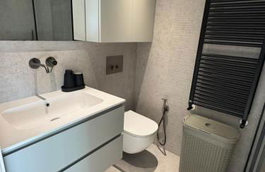 Dernier étage coeur Menton, vue mer parking privé - Photo 6