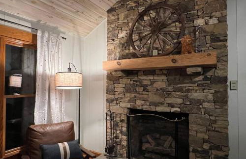 Golden Acres Ranch Hot Tub+Gameroom+Creek & wifi - Foto 22