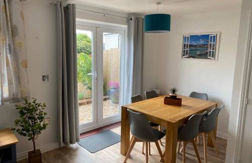 Stylish 3 bed home with allocated parking for 2 - Photo 12