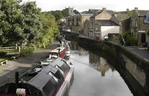 The Granary with hot tub - 2 miles from Skipton - Photo 30