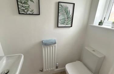 New 2 Bed House in Drakelow, Staffordshire - Photo 11