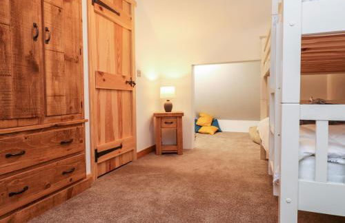 Bull Bach Old Smithy - Photo 11