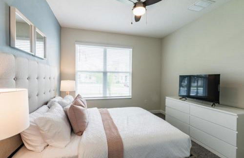 Beautiful and Spacious 5 Bed Pool Home home - Foto 25