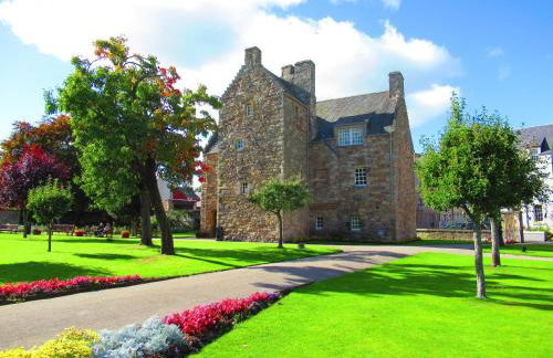 Huge 4 Bed Apt - Perfect Base to Explore The Borders - Foto 15