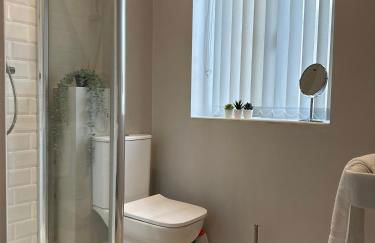 New Stylish House - Sleeps 7 - Free Parking - Contractors Welcome - Wifi - Foto 32