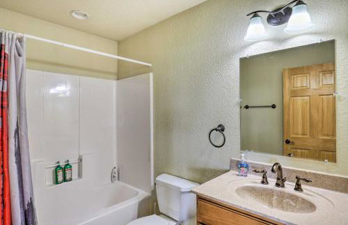 Getaway Chalet in Mars Hill with Hot Tub and Views! - Foto 13