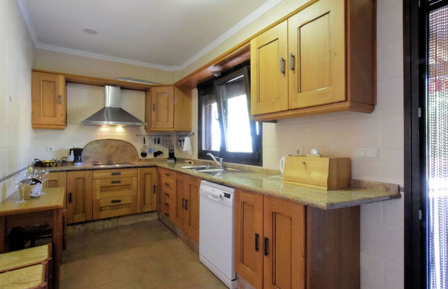 Independent Villa With Private Pool on an Estate in Sayalonga Costa del Sol - Photo 3