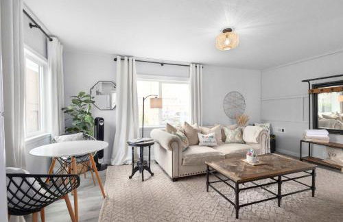 Downtown location Near the Beach Dog Friendly - Photo 13