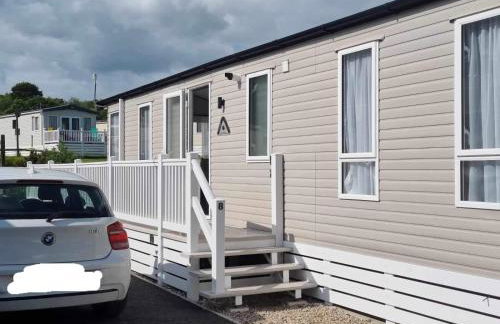 Modern two bedroom caravan with sofabed Sleeps 6 - Foto 27