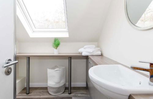 Serene Riverside: 6BR Luxury Retreat in Curdridge - Photo 88