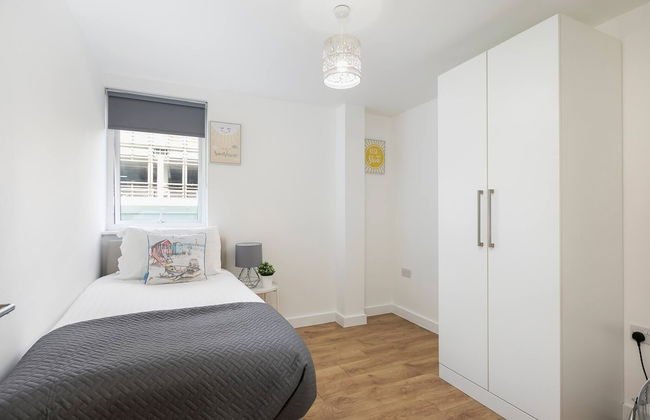 Skyvillion - Huge 4bed Apartment Wbalcony - Parking - Photo 4