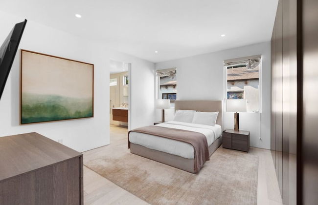 Beverly Grove - Photo 6