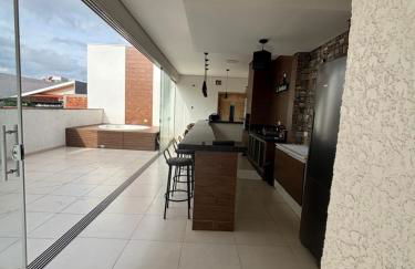 Sobrado espaçoso e aconchegante proximo ao centro - Foto 19