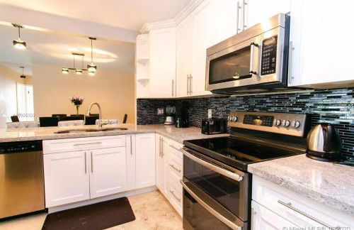 Tranquil Retreat with HEATED POOL Minutes to the Beach - Foto 41